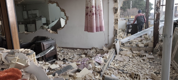 تخریب ساخت‌وساز و اقامتگاه غیرمجاز در حریم تاق‌بستان با پیگیری میراث‌فرهنگی کرمانشاه