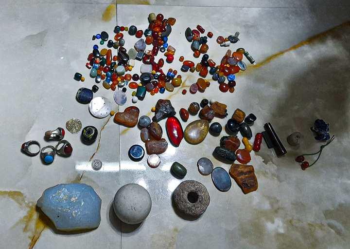 انهدام شبکه حفاری و خرید و فروش اموال تاریخی در تبریز/ کشف‌وضبط ۲۳۱ قلم شیء و دستگیری ۷ نفر