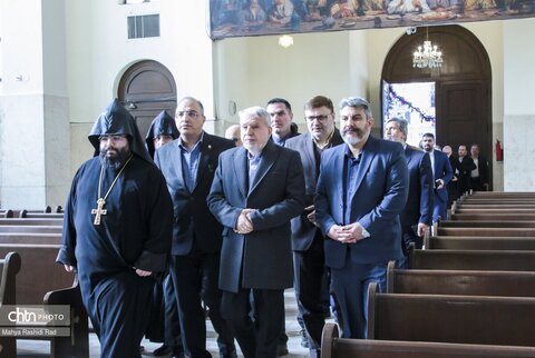 بازدید سیدرضا صالحی‌امیری وزیر میراث‌فرهنگی، گردشگری و صنایع‌دستی از کلیسای سرکیس مقدس تهران