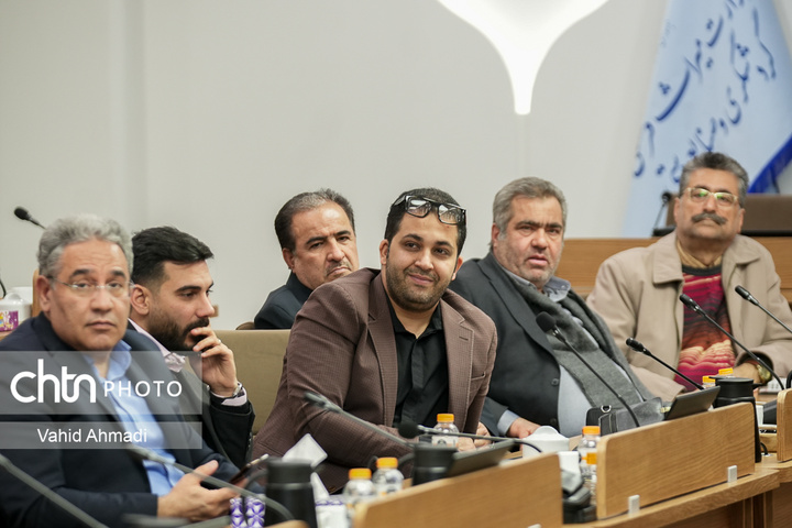 نشست اعضای انجمن دفاتر خدمات مسافرتی کشور با وزیر میراث فرهنگی گردشگری و صنایع دستی