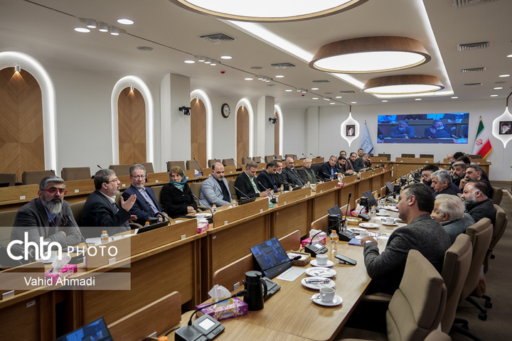 نشست اعضای انجمن دفاتر خدمات مسافرتی کشور با وزیر میراث فرهنگی گردشگری و صنایع دستی