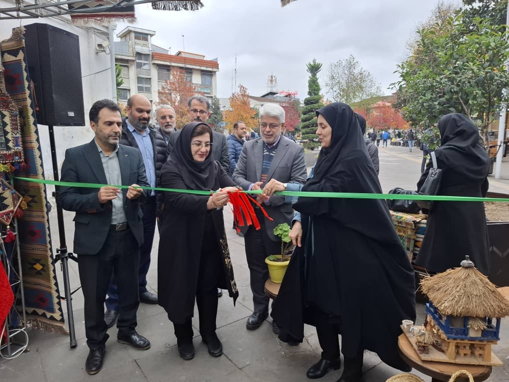 افتتاحیه نمایشگاه صنایع‌دستی و سوغات در رشت