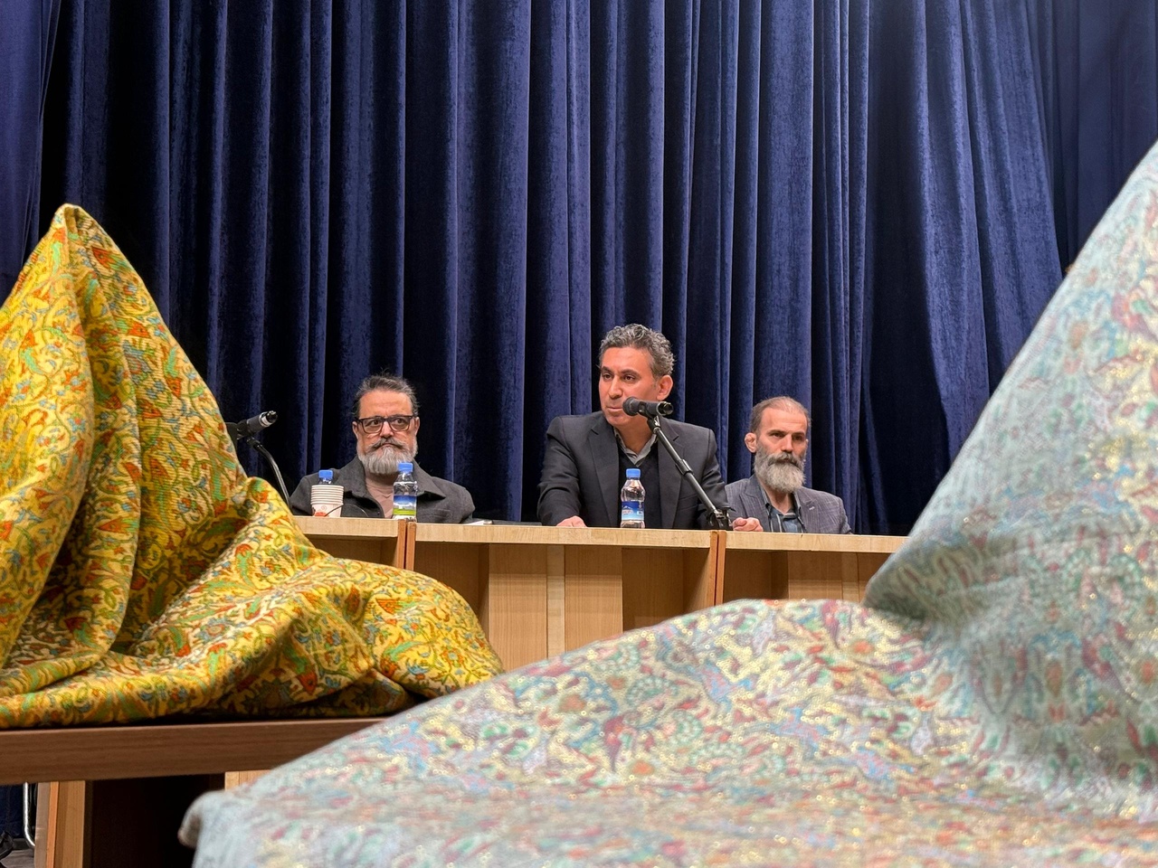 نمایشگاه «بافته‌های زرین: یک‌صد سال هنر زری‌بافی تهران» برگزار می‌شود