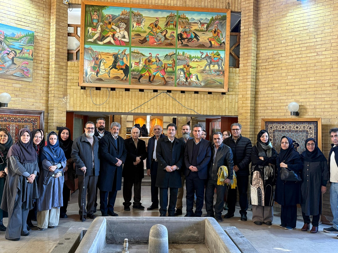 نمایشگاه «بافتههای زرین: یکصد سال هنر زریبافی تهران» برگزار میشود