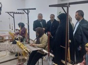 بازدید وزیر میراث‌فرهنگی، گردشگری و صنایع‌دستی از کارگاه کرباس‌بافی در خور و بیابانک/ صالحی‌امیری: توانمندسازی جوامع محلی، محور اصلی سیاست‌های وزارتخانه است
