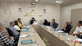 نشست هم‌اندیشی معاونت فرهنگی، اجتماعی و گردشگری قشم با بهره‌برداران کلوپ‌های غواصی و تفریحات دریایی برگزار شد