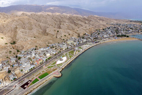 سیراف، بندری خاموش اما پر غرور است که هر موجش داستانی از سفر، تجارت و شکوه کهن را زمزمه می‌کند.