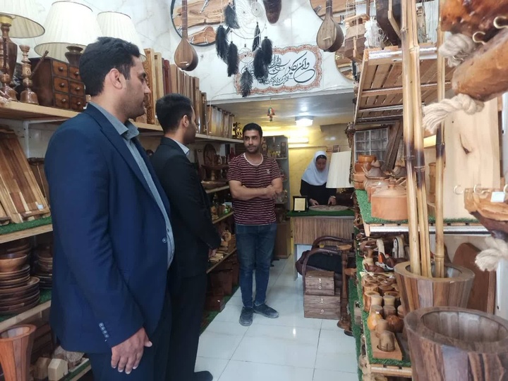 بازدید مشترک مسئول میراث‌فرهنگی پیشوا و بنیاد برکت از کارگاه‌های تولیدی صنایع‌دستی