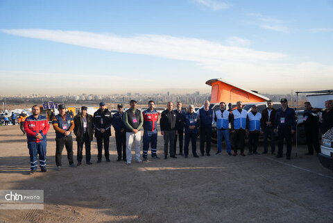 مانور تمام‌عیار ترکیبی زلزله مشهد «مقاوم در سایه خورشید»مانور در منطقه جنوب شرق مشهد با فرض زلزله‌ای با قدرت ۶.۲ ریشتر برگزار شد