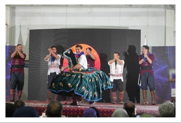 نقش آفرینی گروه هنری چیکسای خراسان شمالی در یازدهمین نمایشگاه صنایع‌دستی زاهدان