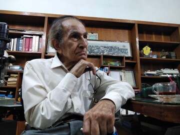 باستانی، پزشکی که مردم را می‌دید، نه فقط چشم‌ها را