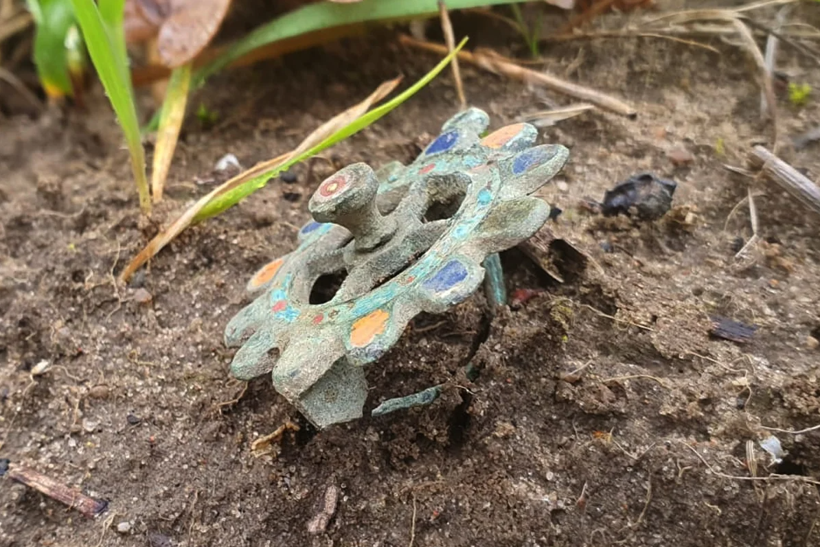 کشف سنجاق سینه میناکاری شده نادر از عصر روم در لهستان