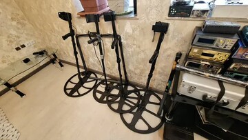 محل نگهداری و فروش دستگاه‌های فلزیاب و طلایاب در ارومیه کشف شد