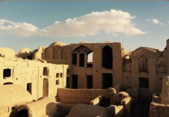 مرمت مردمی قلعه شهرسب ابرکوه انجام میشود