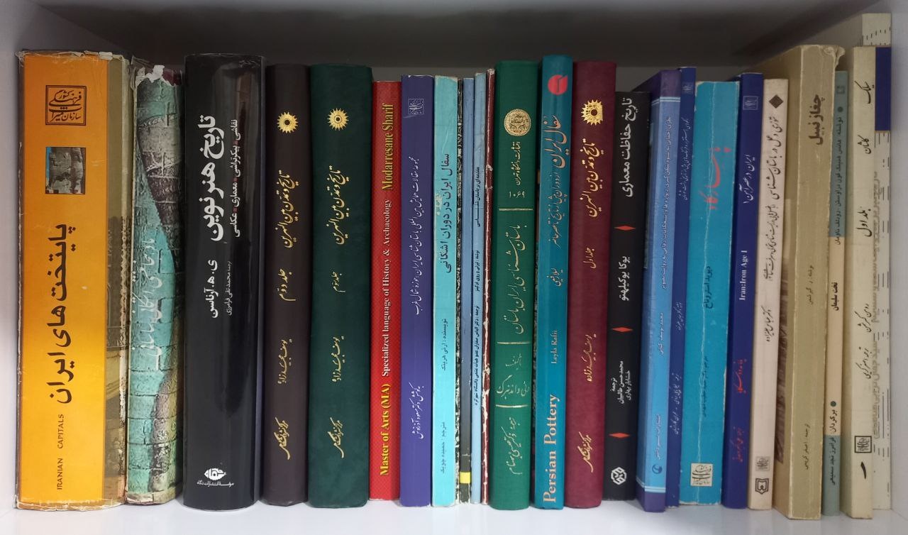 اهدای مجموعه‌ای ماندگار از کتاب‌های مرجع باشتان‌شناسی و هنر به میراث‌فرهنگی عجب‌شیر/ تداوم راه علمی یک خادم میراث فرهنگی