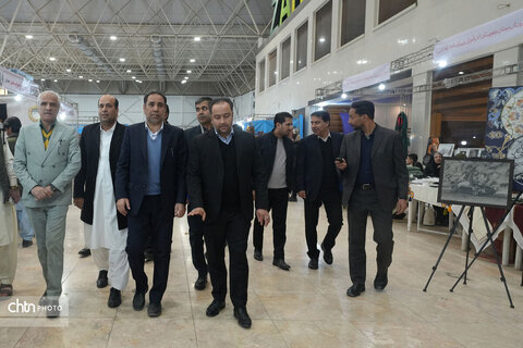 بازدید فرماندار زاهدان از یازدهمین نمایشگاه و جشنواره سراسری صنایع‌دستی و هنرهای سنتی