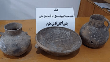 کشف اشیای عتیقه سفالی در طارم