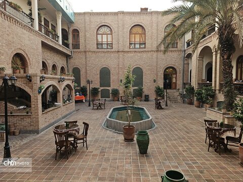 عمارت ملوکانه در قلب تهران قدیم