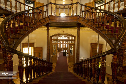 موزه آبگینه و سفالینه‌های ایران موزه تخصصی شیشه و سفال