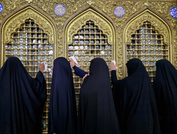حضور بانوان‌ تازه‌ مسلمان‌ شده در آیین غبارروبی حرم بانوی کرامت(س)