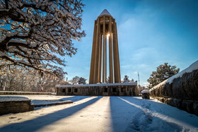 آرامگاه بوعلی سینا در آغوش زمستان