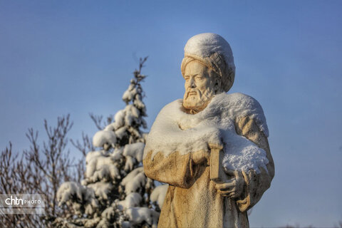 آرامگاه بوعلی سینا در آغوش زمستان