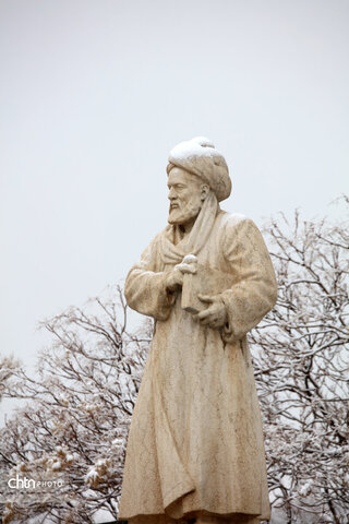 آرامگاه بوعلی سینا در آغوش زمستان