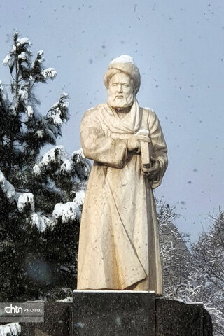 آرامگاه بوعلی سینا در آغوش زمستان