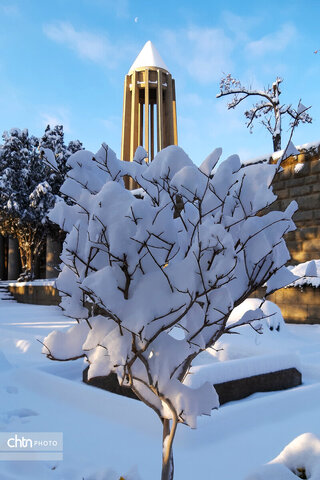 آرامگاه بوعلی سینا در آغوش زمستان