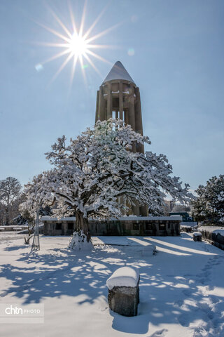 آرامگاه بوعلی سینا در آغوش زمستان