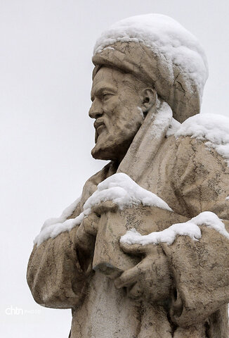 آرامگاه بوعلی سینا در آغوش زمستان