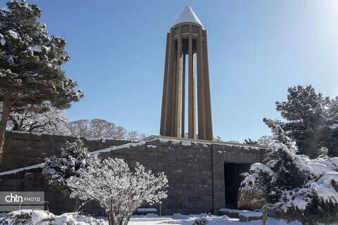 آرامگاه بوعلی سینا در آغوش زمستان