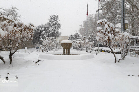 آرامگاه بوعلی سینا در آغوش زمستان