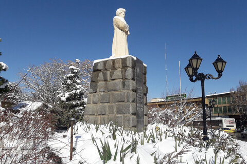 آرامگاه بوعلی سینا در آغوش زمستان