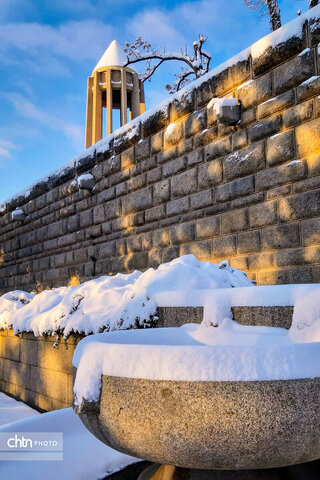 آرامگاه بوعلی سینا در آغوش زمستان