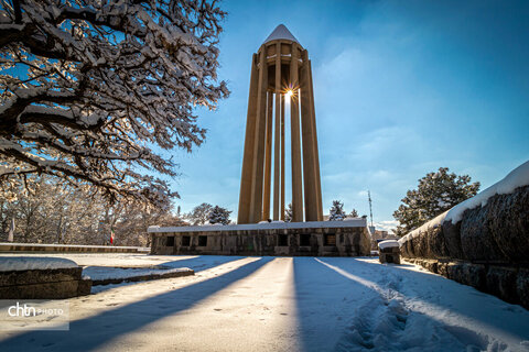 آرامگاه بوعلی سینا در آغوش زمستان