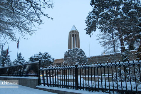 آرامگاه بوعلی سینا در آغوش زمستان