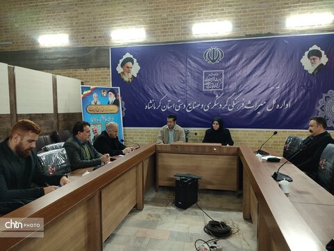 پرواز پاراگلایدرها بر بام شکوه کرمانشاه