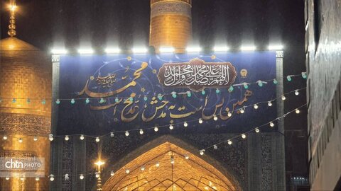 حال وهوای شب برفی مبعت پیامبر رحمت العالمین در حرم مطهر رضوی