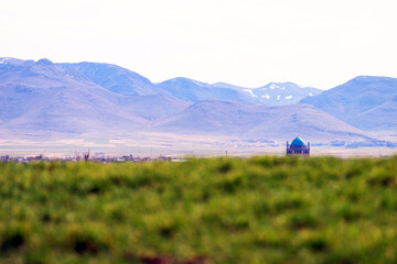 آثار تاریخی و طبیعی زنجان میزبان مسافران نوروزی/ از گنبد سلطانیه تا رختشویخانه