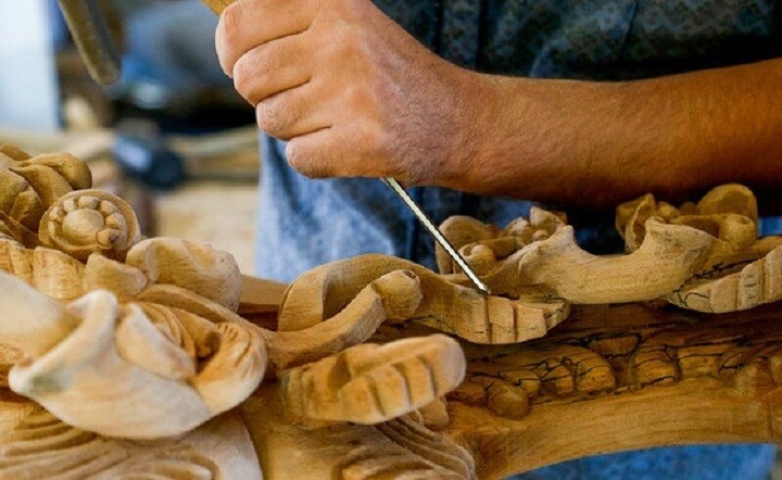 حضور ۹۰ درصد کارگاه‌های مبل و منبت نهاوند در دهفول  