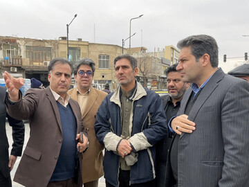 بازدید مشترک مدیرکل‌ میراث‌فرهنگی قم و مدیران شهرداری از طرح‌ سامان‌دهی چهارراه بازار قم