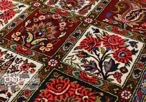 فرش چهارمحال و بختیاری قابلیت عرضه به گردشگران خارجی را دارد