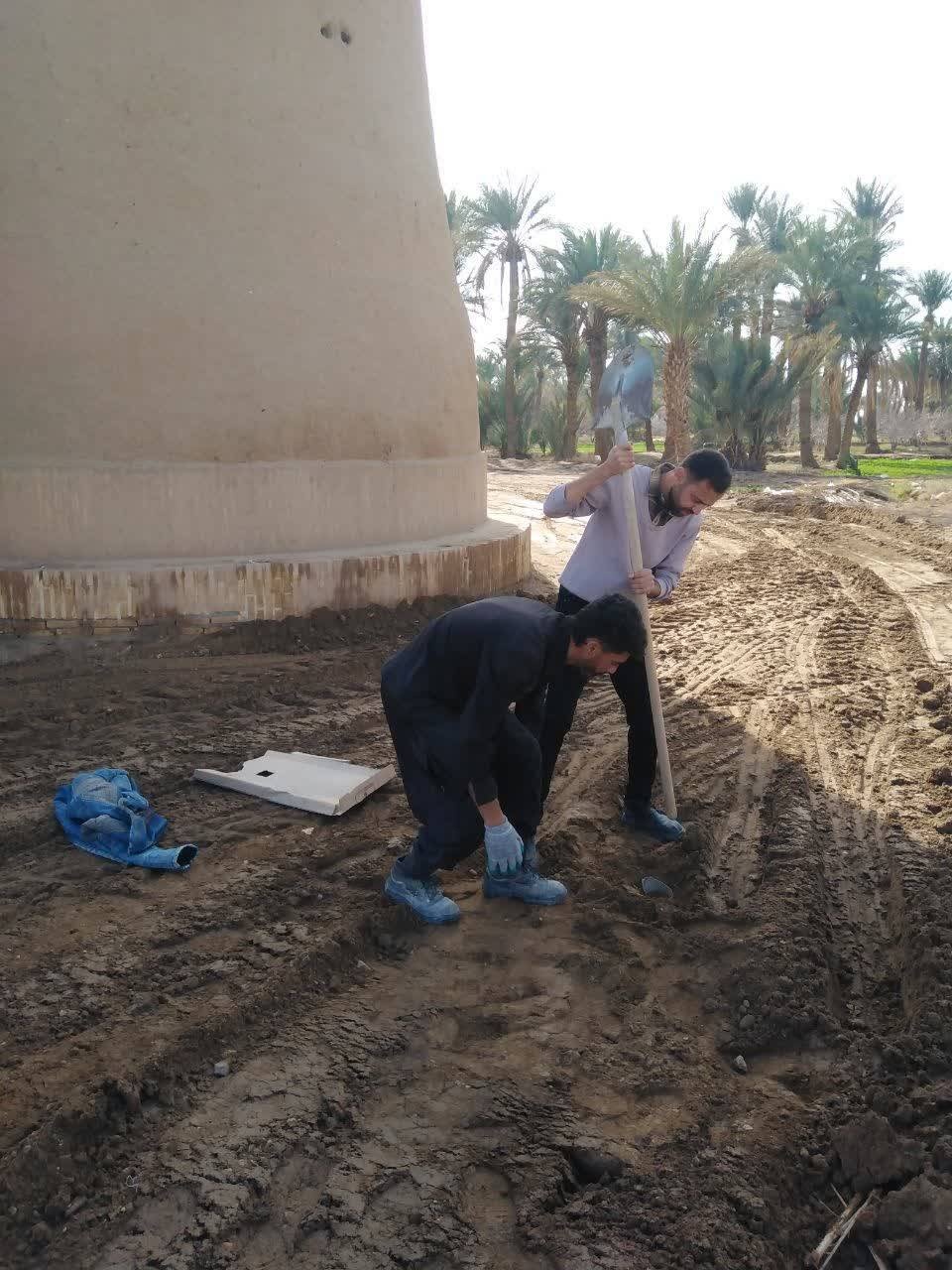 اصلاح شیب و مدیریت آبهای سطحی حریم قلعه باقرآباد