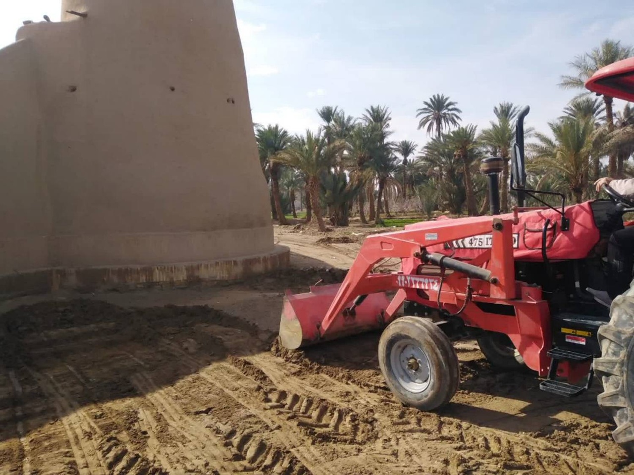 اصلاح شیب و مدیریت آب‌های سطحی حریم قلعه باقرآباد