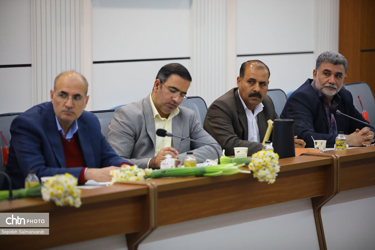 تجلیل از مدیرکل ثبت اسناد و املاک خوزستان در شورای اداری میراثفرهنگی استان