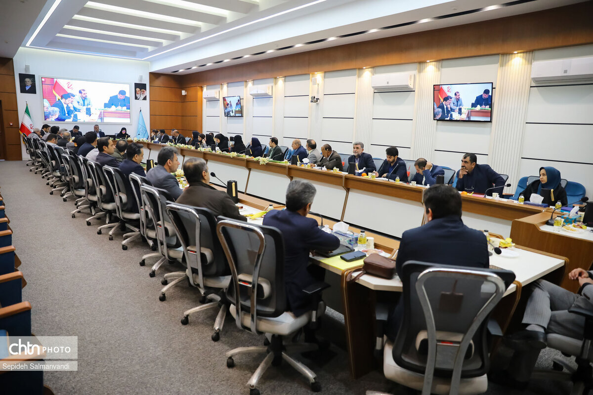 تجلیل از مدیرکل ثبت اسناد و املاک خوزستان در شورای اداری میراث‌فرهنگی استان