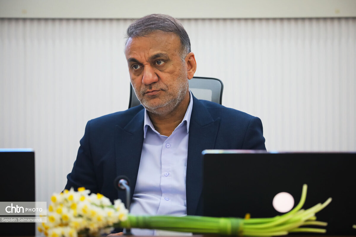 تجلیل از مدیرکل ثبت اسناد و املاک خوزستان در شورای اداری میراث‌فرهنگی استان