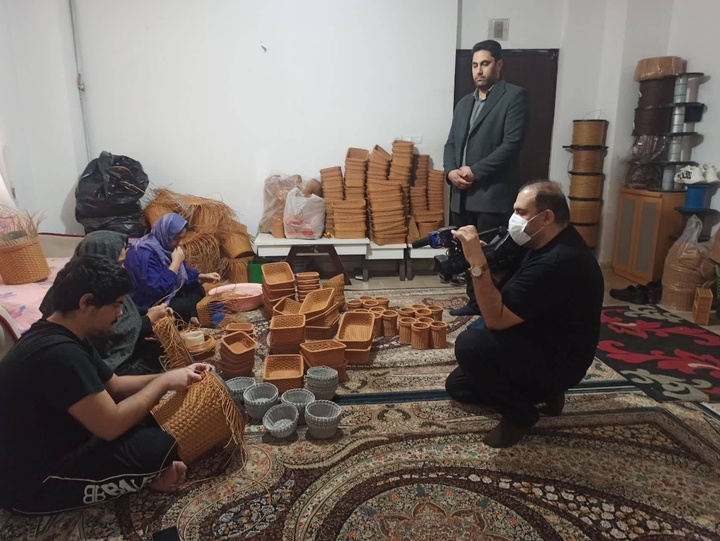 تهیه گزارش‌های مستند تصویری از مشاغل خانگی صنایع دستی در شهرستان پیشوا
