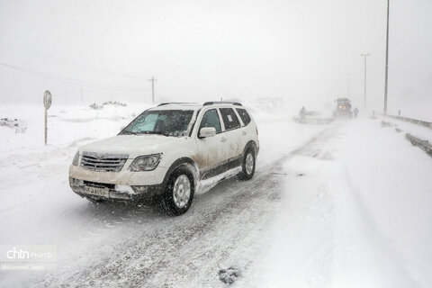 تلاش راهداران برای بازگشایی جاده اردبیل - آستارا